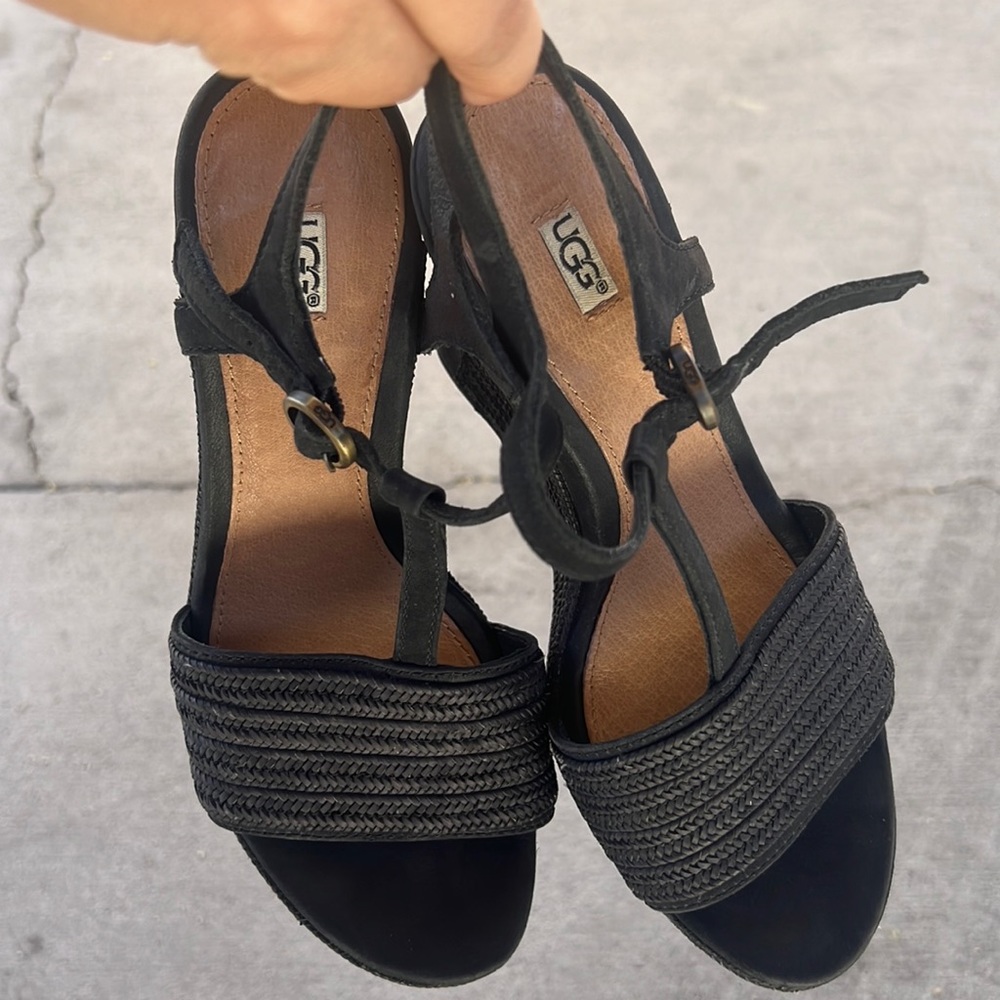 Ugg wedges size 6 gently used